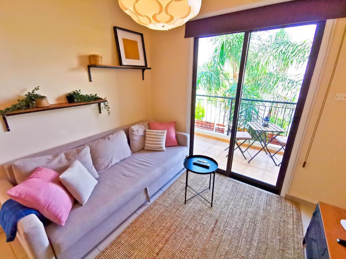 Sunny Pool Apartment Вороклини Екстериор снимка
