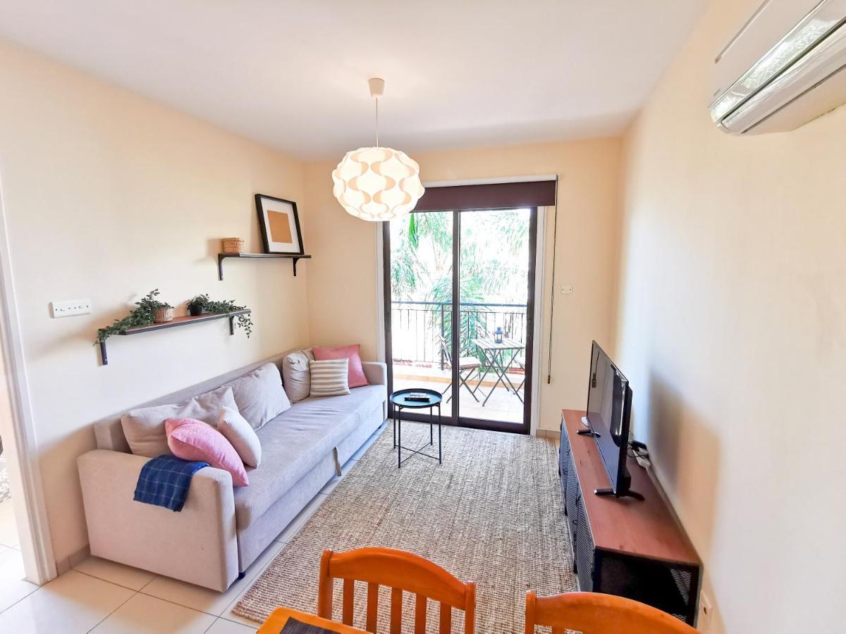 Sunny Pool Apartment Вороклини Екстериор снимка